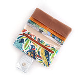 ארנק קנבס טבעי עם שילובי בדים בכחול וירוק – בעבודת יד, טבעוני, ייחודי ומעוצב בהשראת הטבע