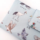 ארנק טבעוני עבודת יד עם הדפס יפני עדין ובדים טבעיים– סטודיו הגמל הקטן