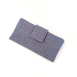 ארנק קנבס טבעוני בעבודת יד בגווני כחול ולבן – סטודיו הגמל הקטן