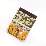 ארנק קנבס טבעוני עבודת יד – דגם שדה עם הדפס חמניות צבעוני, סטודיו הגמל הקטן