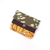 ארנק קנבס טבעוני עבודת יד – דגם שדה עם הדפס חמניות צבעוני, סטודיו הגמל הקטן