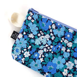 תיק רחצה | פרחים כחולים